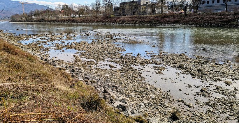 Plätze Schatzsuche mit Metalldetektor Fluss